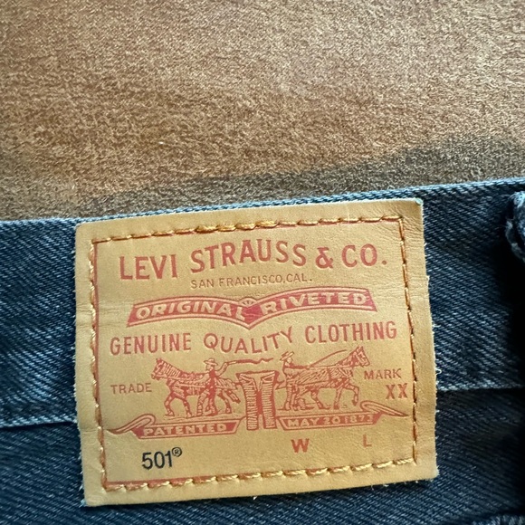 Levi’s 501® ORIGINAL FIT HIGH RISE WOMEN'S SHORTS - Picture 2 of 4